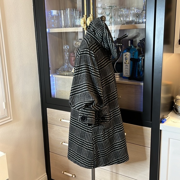 Anthropologie Hazel black & Gray Plaid Swing Coat Sz Medium BIG buttons ¾ sleeve - Picture 7 of 17